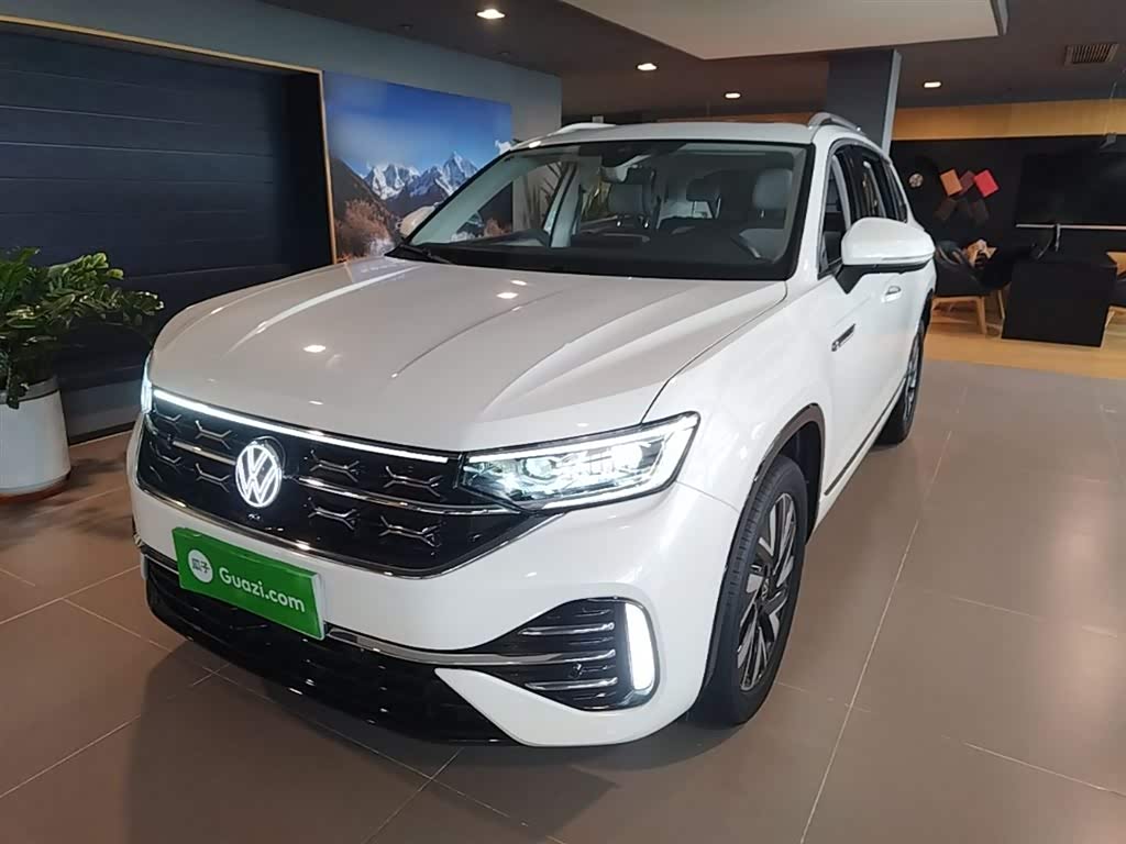 Volkswagen Tayron, 2023 г., белый, 14 700 км Volkswagen Tayron 2023 обновлённая версия 380TSI полный привод R-Line исполнение «Гаонэн»