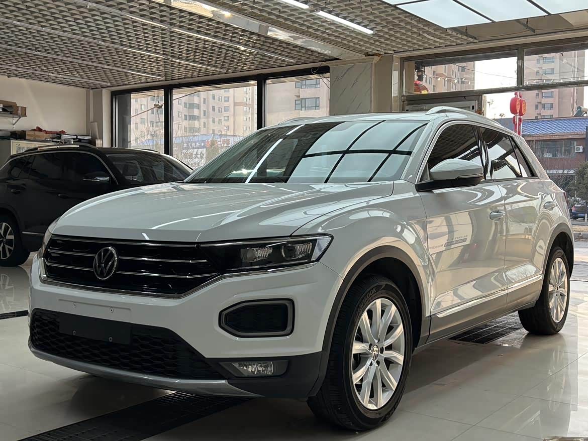 Volkswagen T-Roc, 2022 г., белый, 36 000 км Volkswagen T-Roc 2022 280TSI DSG одна ведущая ось Элита PLUS