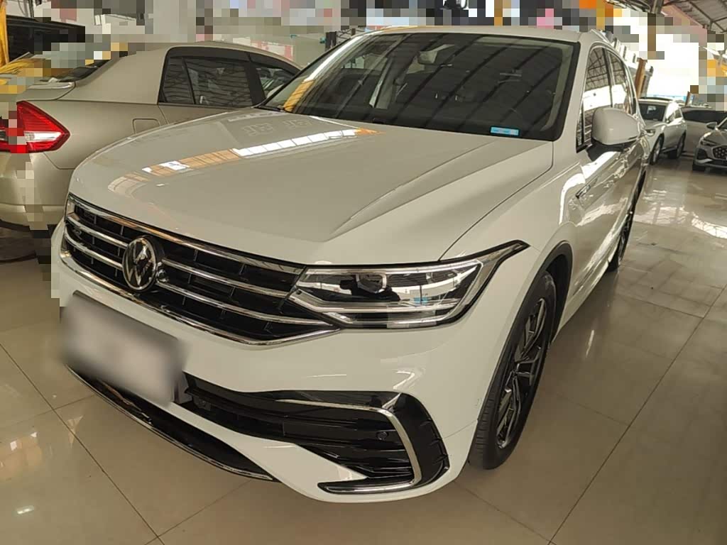 Volkswagen Tiguan L, 2023 г., белый, 68 900 км Volkswagen Tiguan L 2023 330TSI автомат одна ведущая ось R-Line комплектация «Юэсян»