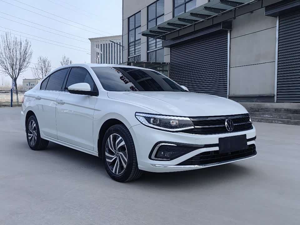 Volkswagen Bora, 2022 г., белый, 28 000 км Volkswagen Bora 2023 200TSI DSG комплектация «Чжисин»