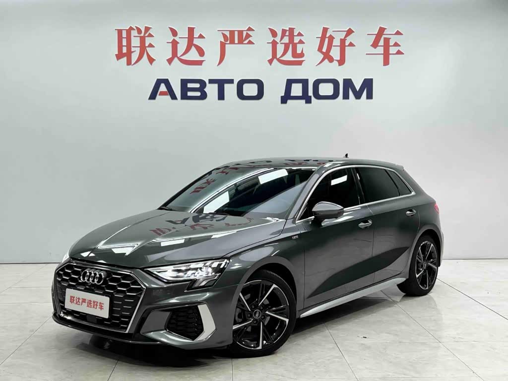 Audi A3, 2023 г., серебристый / серый, 23 000 км Audi A3, 2023 г., серебристый / серый, 23 000 км