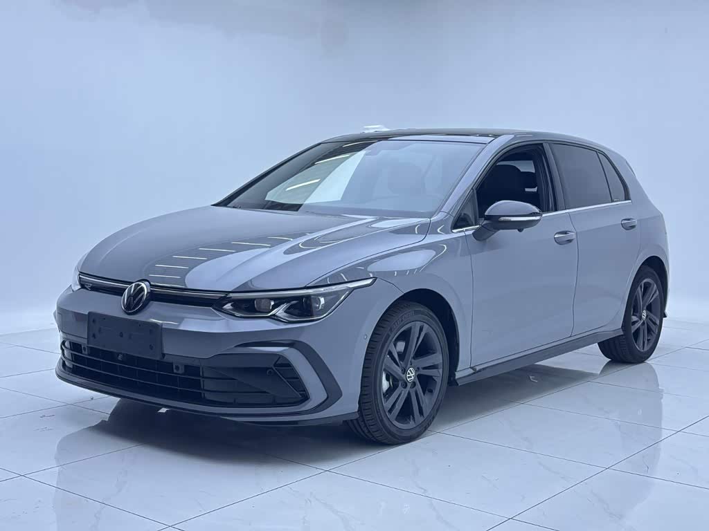 Volkswagen Golf, 2023 г., серебристый / серый, 26 400 км Volkswagen Golf 2023 280TSI DSG R-Line Lite