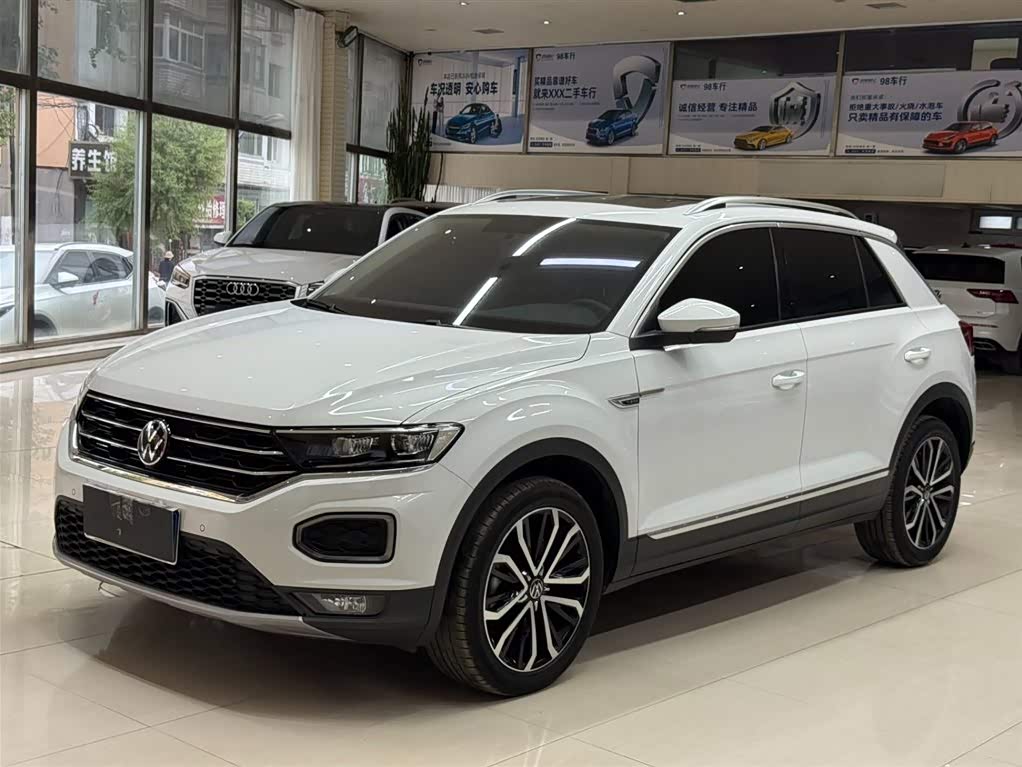 Volkswagen T-Roc, 2022 г., белый, 15 000 км Volkswagen T-Roc 2022 280TSI DSG одна ведущая ось Комфорт PLUS