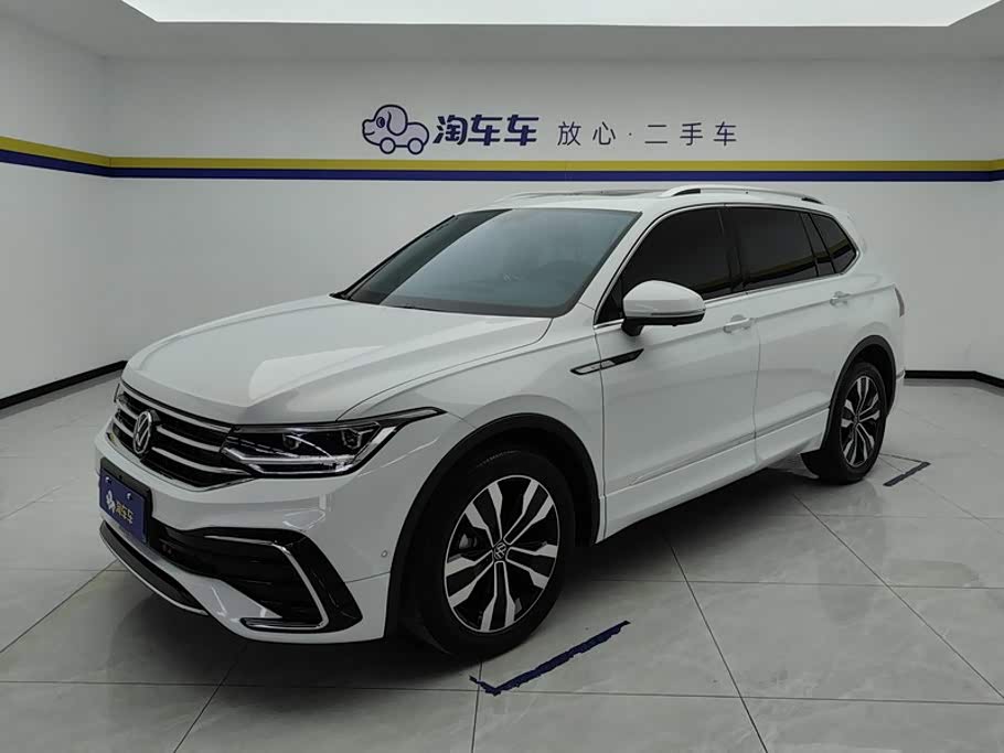 Volkswagen Tiguan L, 2024 г., белый, 59 500 км Volkswagen Tiguan L 2024 330TSI автомат одна ведущая ось R-Line комплектация «Юэсян»