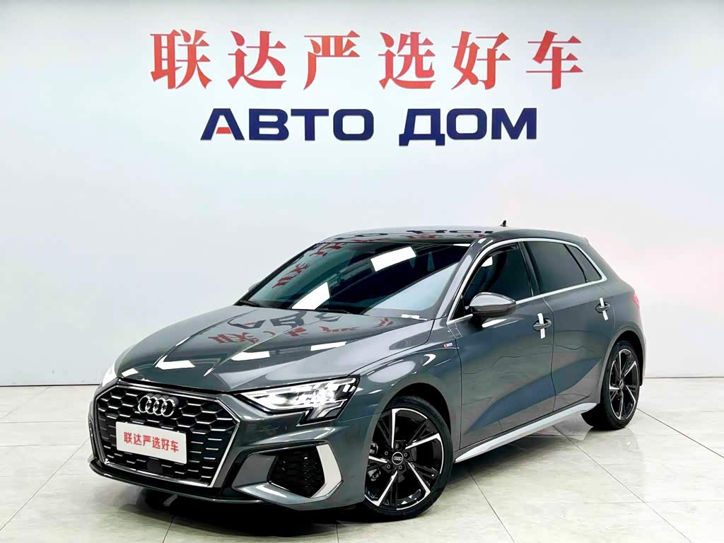 Audi A3, 2023 г., серебристый / серый, 11 300 км Audi A3, 2023 г., серебристый / серый, 11 300 км