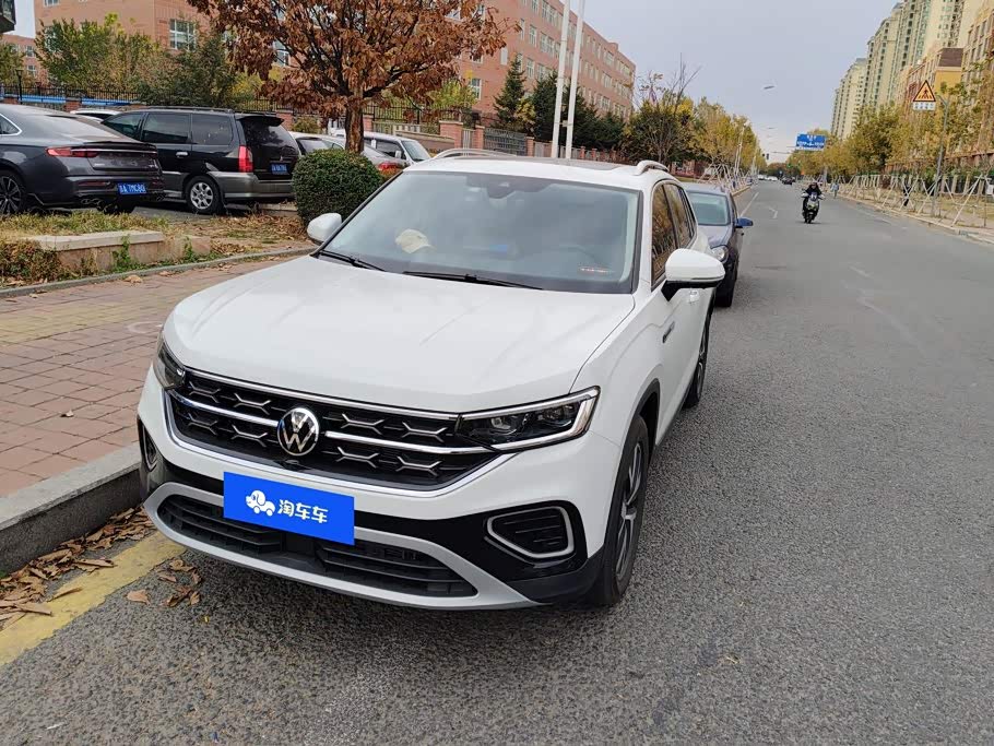Volkswagen Tayron, 2024 г., белый, 14 300 км Volkswagen Tayron 2024 300TSI одна ведущая ось комплектация «Люкс Plus», исполнение «Цзиньцзе»