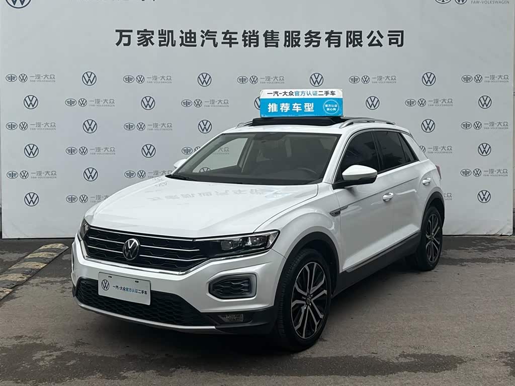 Volkswagen T-Roc, 2021 г., белый, 65 100 км Volkswagen T-Roc 2020 280TSI DSG одна ведущая ось Комфорт