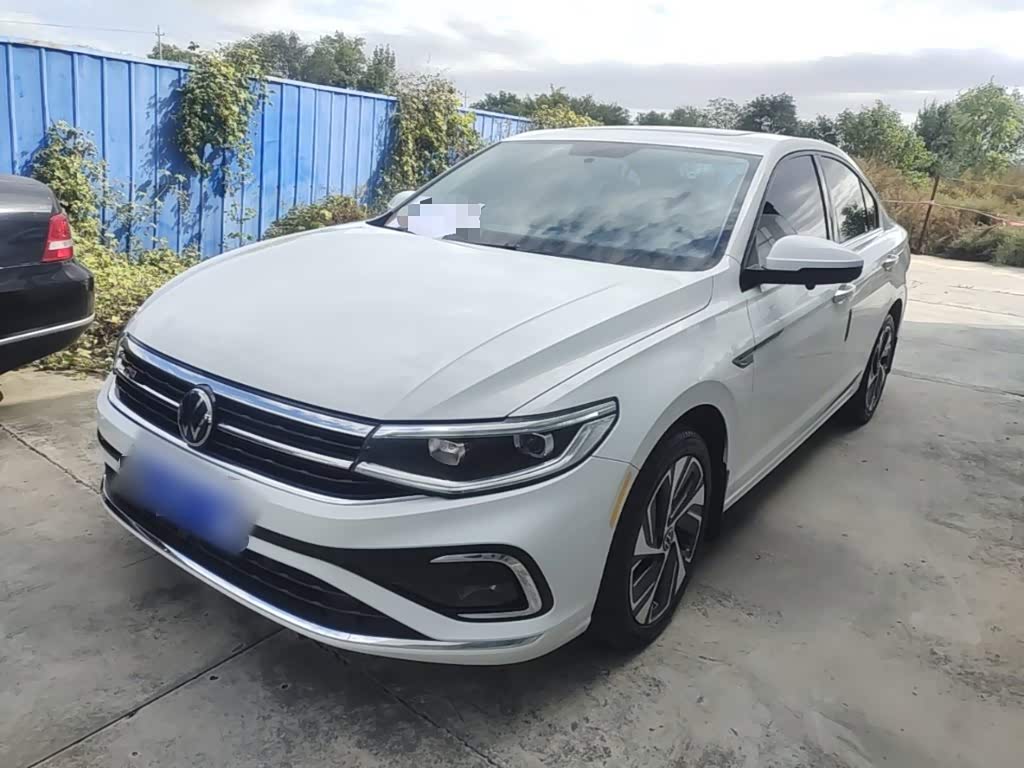 Volkswagen Bora, 2023 г., белый, 37 900 км Volkswagen Bora 2023 200TSI DSG Юэсин PROверсия