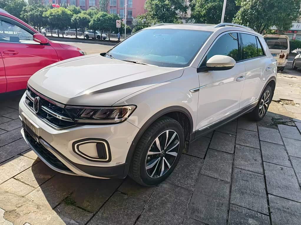 Volkswagen T-Roc, 2023 г., белый, 12 000 км Volkswagen T-Roc 2023 280TSI DSG одна ведущая ось Шигуан версия