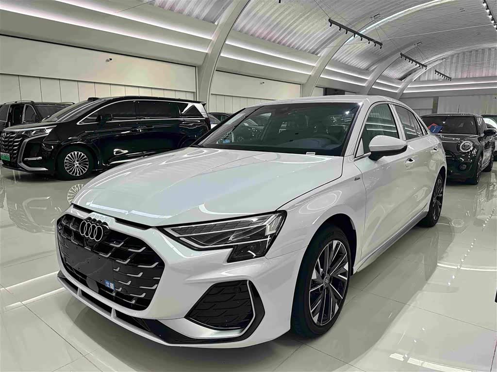 Audi A3, 2026 г., белый, 100 км Audi A3, 2026 г., белый, 100 км
