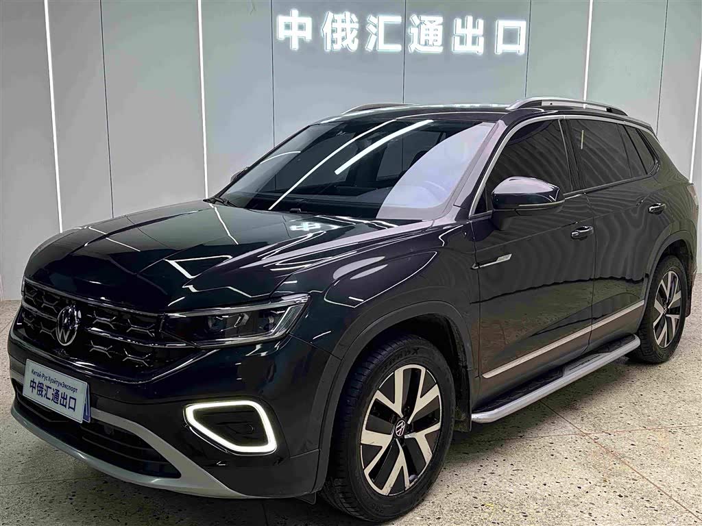 Volkswagen Tayron, 2023 г., чёрный, 76 300 км Volkswagen Tayron 2023 280TSI одна ведущая ось комплектация «Люкс Plus», исполнение «Цзиньцзе»
