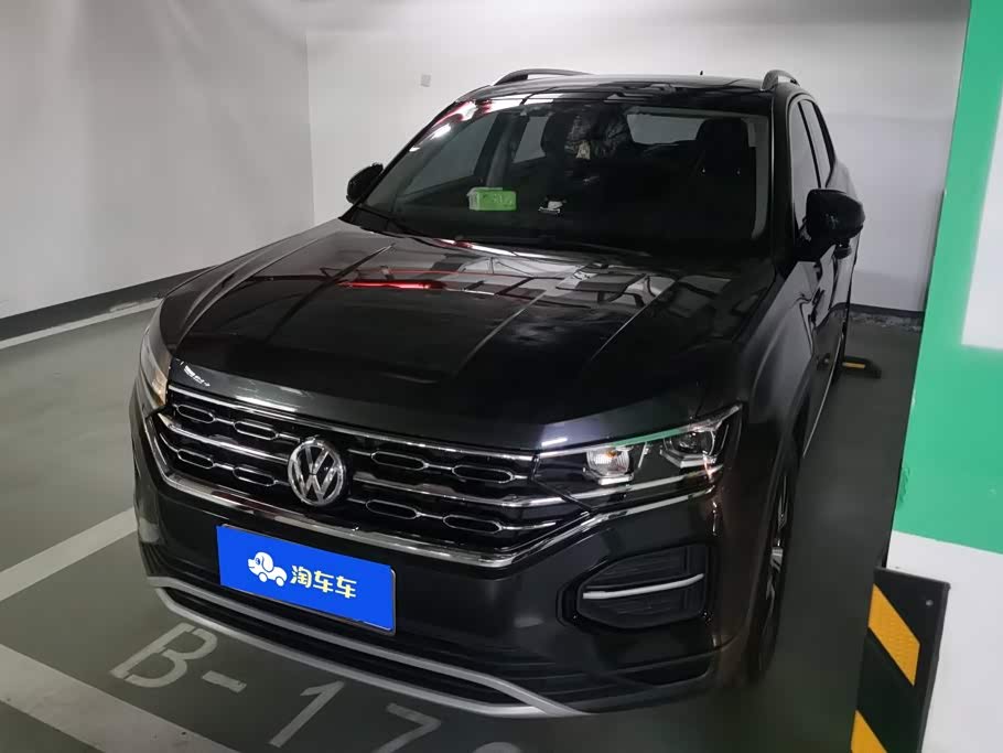 Volkswagen Tayron, 2021 г., чёрный, 46 000 км Volkswagen Tayron 2020 330TSI одна ведущая ось комплектация «Люкс Чжилянь»