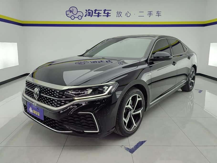 Volkswagen Passat, 2023 г., чёрный, 54 000 км Volkswagen Passat 2023 обновлённая версия 330TSI исполнение «Звёздное небо» комплектация «Элита»