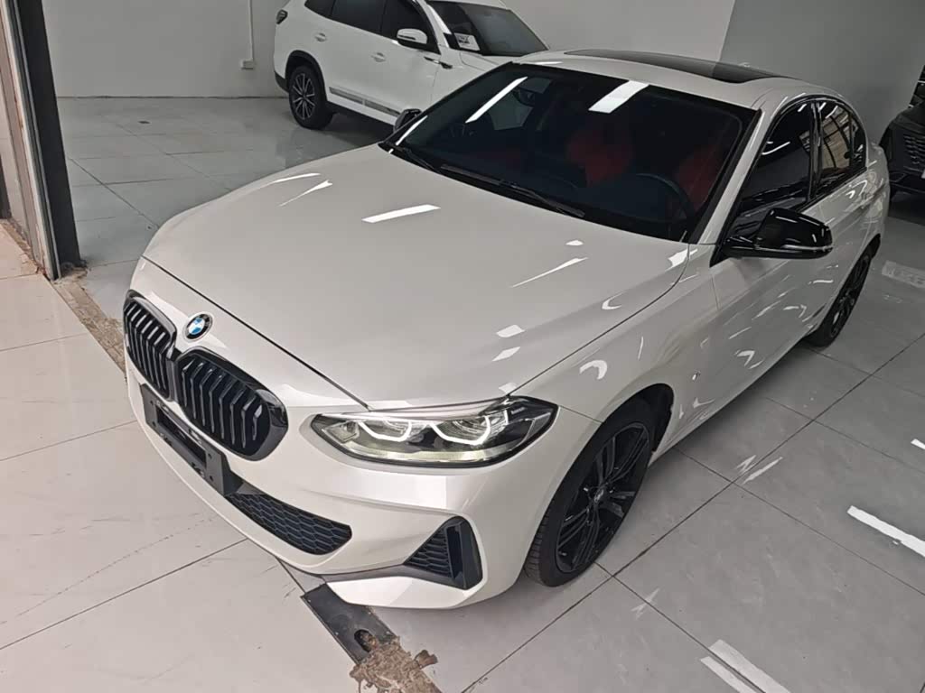 BMW 1 серия, 2023 г., белый, 37 900 км BMW 1 серия 2022 125i пакет M Sport, исполнение «Ночь»