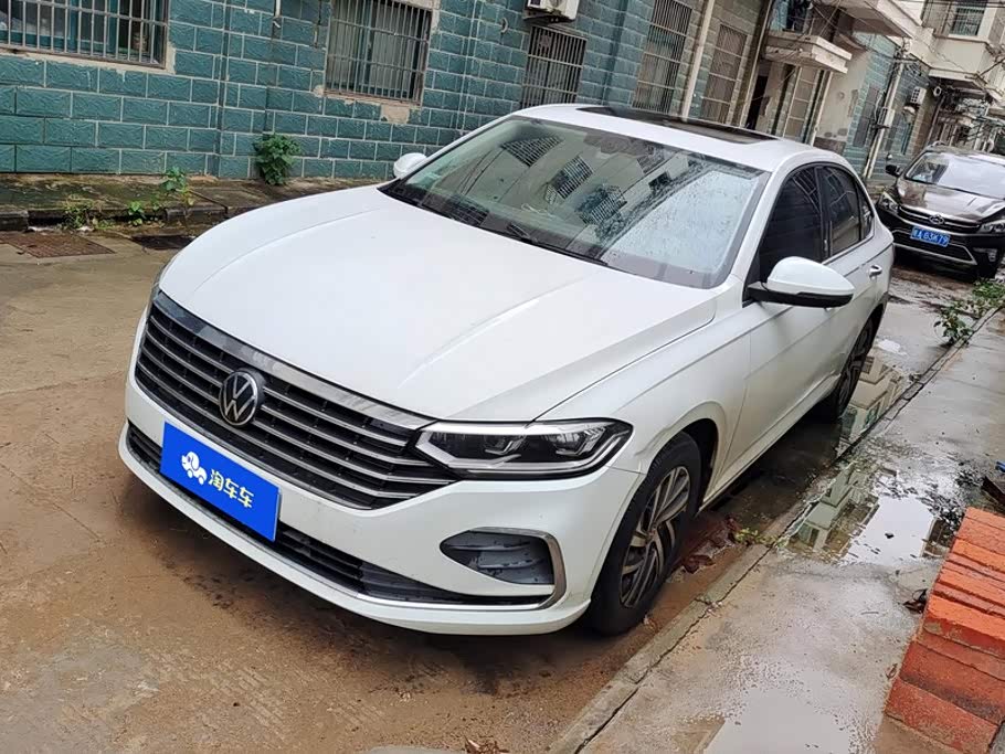 Volkswagen Lavida, 2022 г., белый, 26 800 км Volkswagen Lavida 2023 1.5L автомат пять миллионов версия