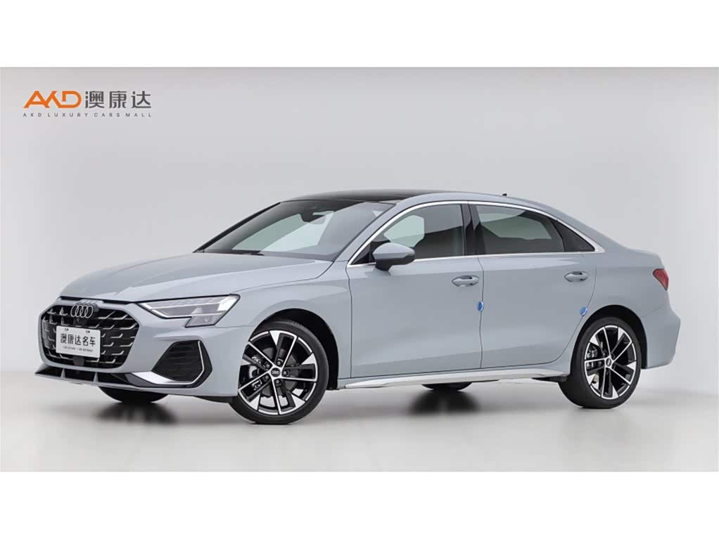 Audi A3, 2025 г., серебристый / серый, 10 000 км Audi A3, 2025 г., серебристый / серый, 10 000 км