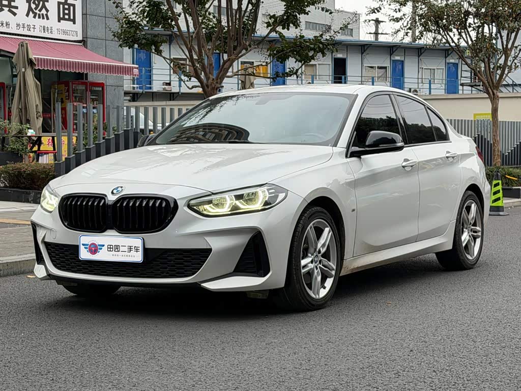 BMW 1 серия, 2021 г., белый, 80 000 км BMW 1 серия 2021 обновлённая версия 120i пакет M Sport, исполнение «Ночь»