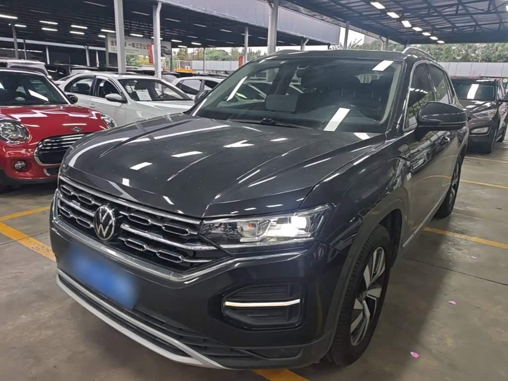 Volkswagen Tayron, 2022 г., чёрный, 61 100 км Volkswagen Tayron 2022 330TSI одна ведущая ось комплектация «Люкс Чжилянь»