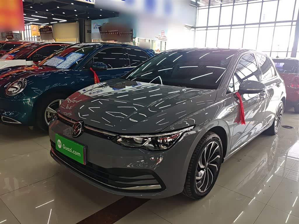 Volkswagen Golf, 2024 г., серебристый / серый, 39 000 км Volkswagen Golf 2023 обновлённая версия 280TSI DSG Pro