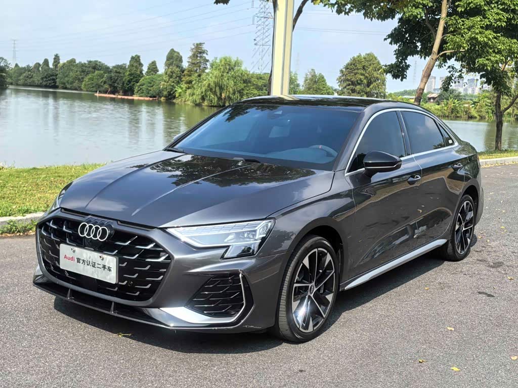 Audi A3, 2025 г., серебристый / серый, 21 800 км Audi A3, 2025 г., серебристый / серый, 21 800 км