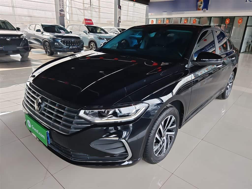 Volkswagen Lavida, 2024 г., чёрный, 23 000 км Volkswagen Lavida 2023 обновлённая версия 1.5L автомат пять миллионов версия