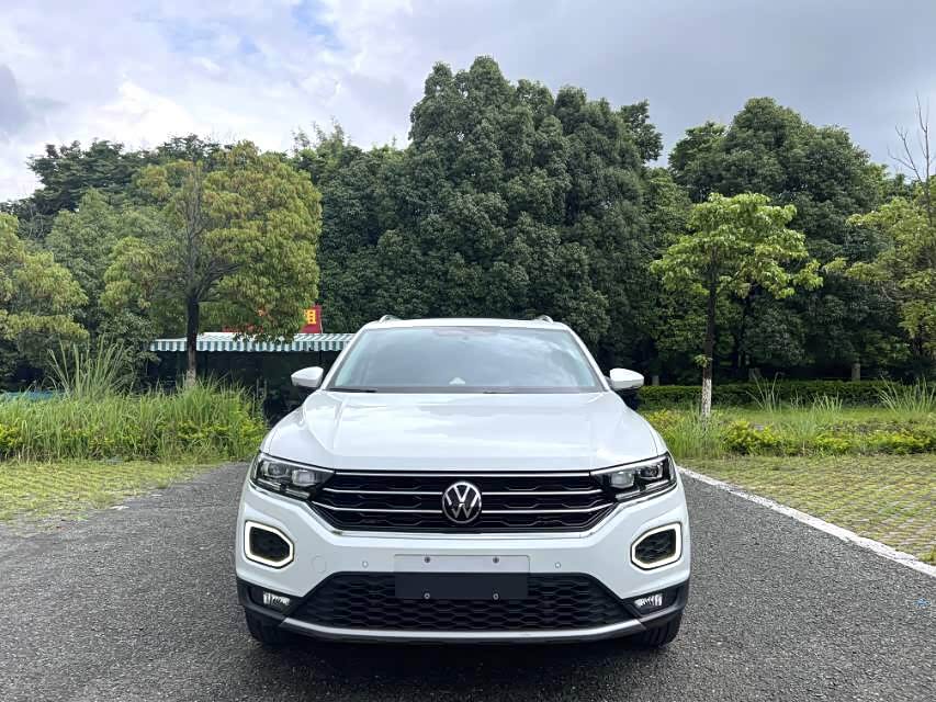 Volkswagen T-Roc, 2022 г., белый, 54 000 км Volkswagen T-Roc 2022 280TSI DSG одна ведущая ось Комфорт PLUS