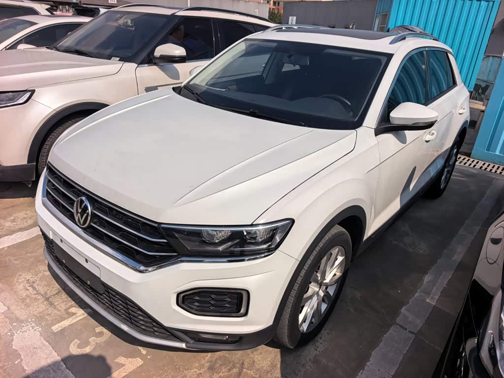 Volkswagen T-Roc, 2023 г., белый, 51 000 км Volkswagen T-Roc 2022 280TSI DSG одна ведущая ось Элита PLUS