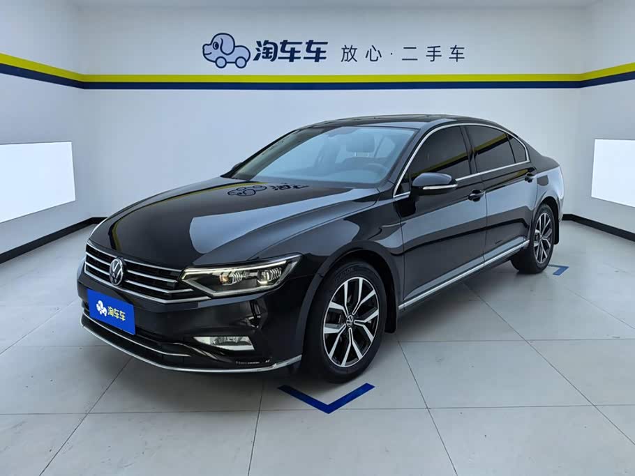 Volkswagen Magotan, 2021 г., чёрный, 70 400 км Volkswagen Magotan 2020 330TSI DSG комплектация «Лидер»