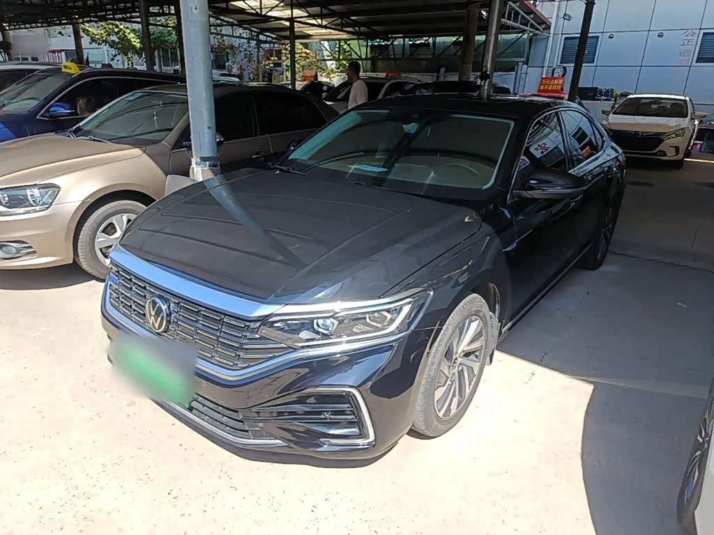 Volkswagen Passat PHEV, 2022 г., чёрный, 74 200 км Volkswagen Passat подключаемый гибрид 2022 430PHEV гибрид Люкс