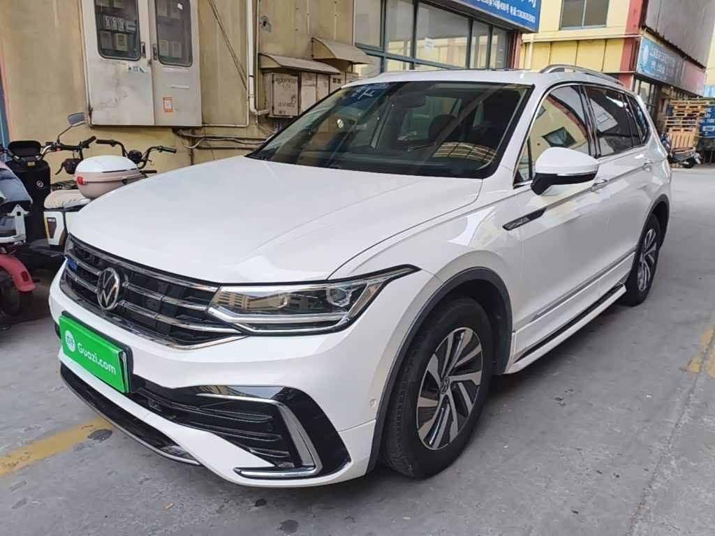 Volkswagen Tiguan L PHEV, 2022 г., белый, 56 700 км Volkswagen Tiguan L подключаемый гибрид 2022 430PHEV подключаемый гибрид Премиум
