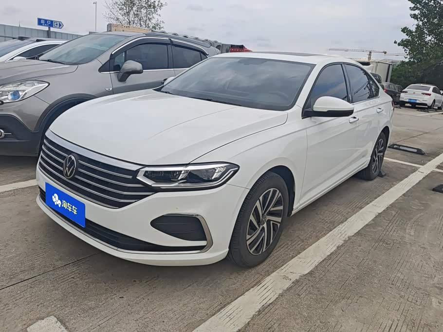 Volkswagen Lavida, 2022 г., белый, 53 100 км Volkswagen Lavida 2023 1.5L автомат пять миллионов версия