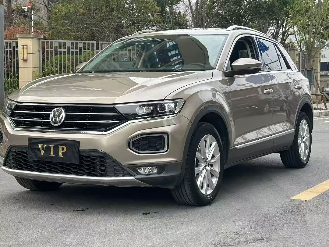 Volkswagen T-Roc, 2021 г., шампань / коричневый, 50 000 км Volkswagen T-Roc 2021 280TSI DSG одна ведущая ось R-Line Pro Чжилянь версия