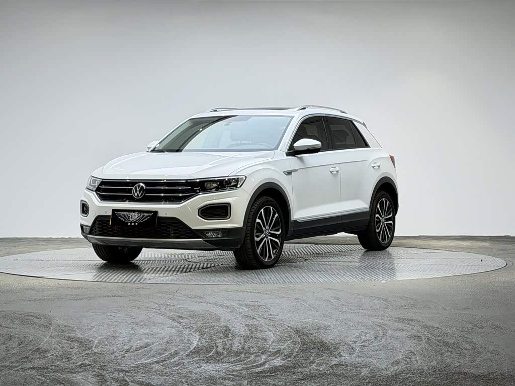 Volkswagen T-Roc, 2022 г., белый, 18 500 км Volkswagen T-Roc 2022 280TSI DSG одна ведущая ось Комфорт PLUS