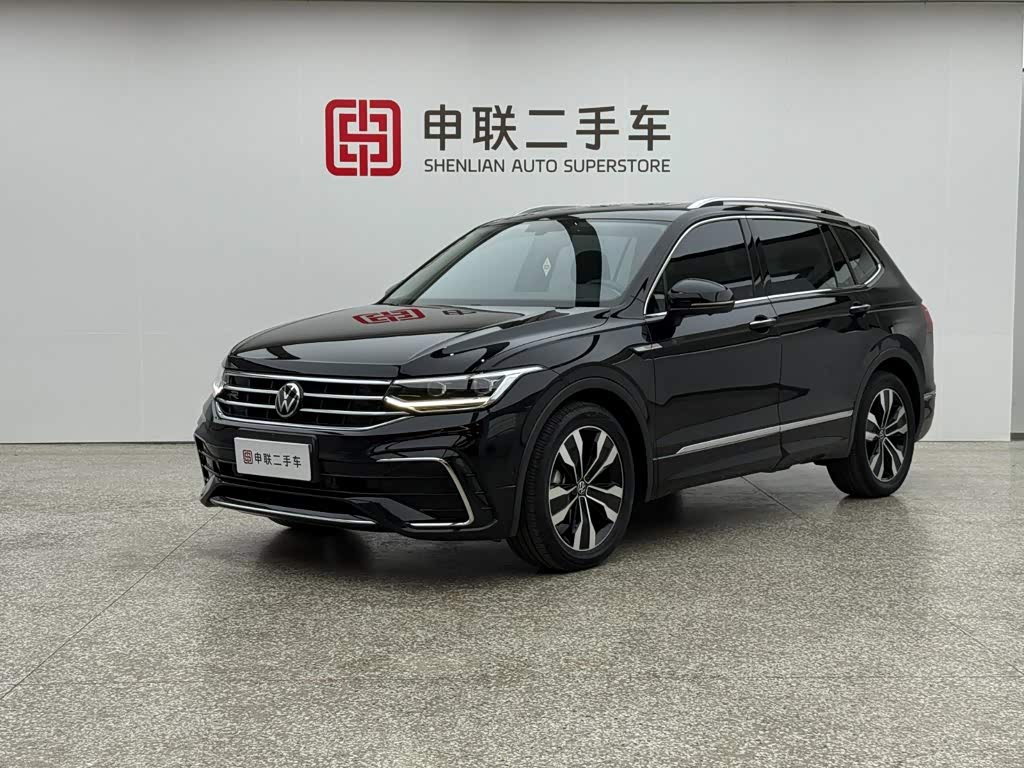 Volkswagen Tiguan L, 2024 г., чёрный, 31 500 км Volkswagen Tiguan L 2024 330TSI автомат одна ведущая ось R-Line комплектация «Юэсян»