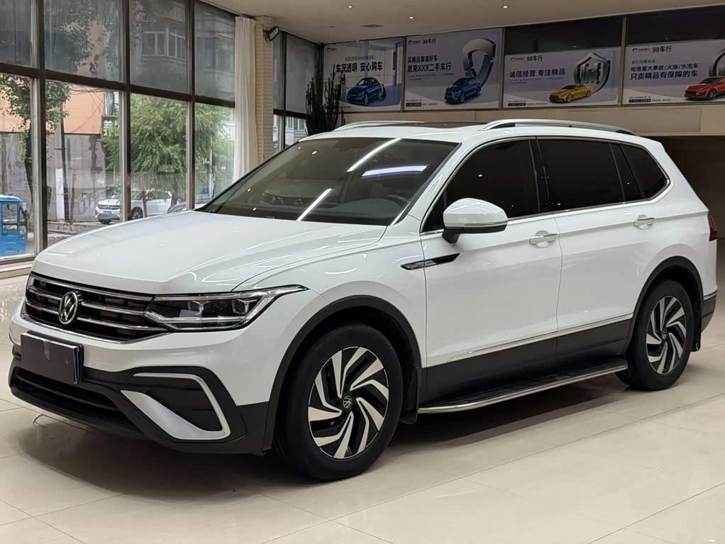 Volkswagen Tiguan L, 2023 г., белый, 23 000 км Volkswagen Tiguan L 2023 280TSI автомат одна ведущая ось ограниченная серия «Чаочуан»