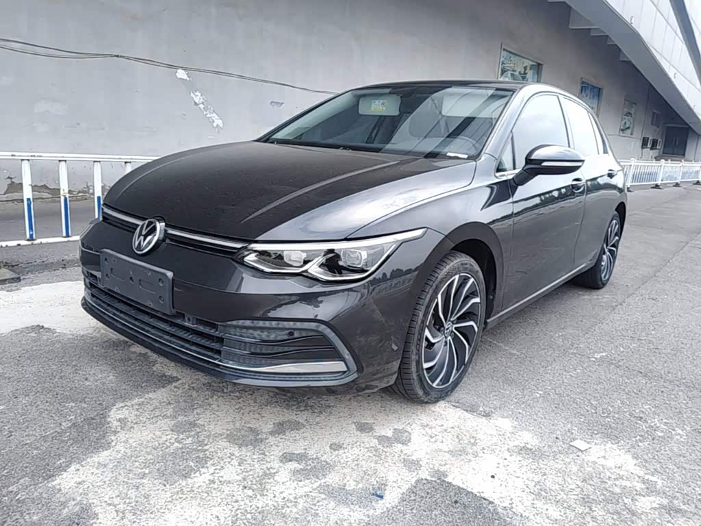 Volkswagen Golf, 2021 г., серебристый / серый, 48 300 км Volkswagen Golf 2021 280TSI DSG Pro