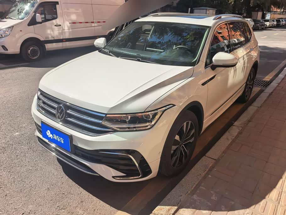 Volkswagen Tiguan L, 2026 г., белый, 1 300 км Volkswagen Tiguan L 2025 исполнение «Чучжун» 330TSI автомат одна ведущая ось R-Line Лунъяо версия
