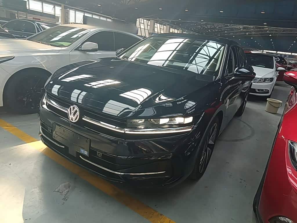 Volkswagen Magotan, 2024 г., синий, 6 000 км Volkswagen Magotan 2024 380TSI DSG комплектация «Суприм»