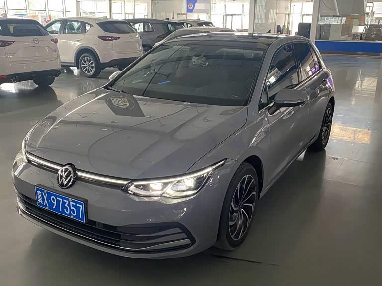 Volkswagen Golf, 2023 г., серебристый / серый, 20 700 км Volkswagen Golf 2023 обновлённая версия 200TSI DSG