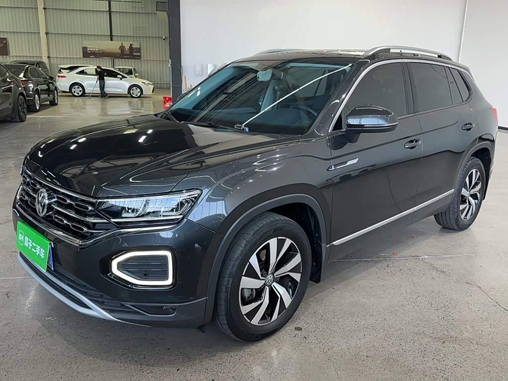 Volkswagen Tayron, 2022 г., чёрный, 49 200 км Volkswagen Tayron 2022 330TSI одна ведущая ось комплектация «Люкс Чжилянь» Plus