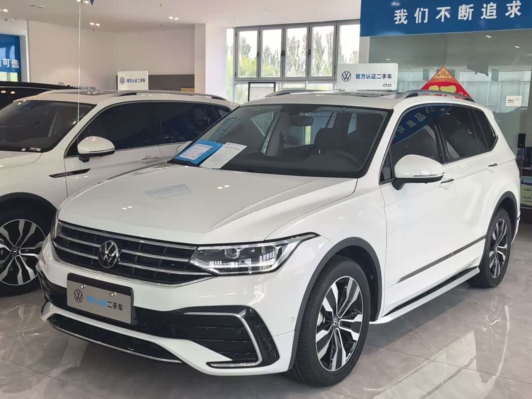 Volkswagen Tiguan L, 2025 г., белый, 5 000 км Volkswagen Tiguan L 2025 исполнение «Чучжун» 330TSI автомат одна ведущая ось R-Line Лунъяо версия