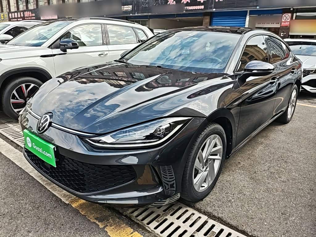 Volkswagen Lamando, 2022 г., серебристый / серый, 38 200 км Volkswagen Lamando 2022 Lamando L 280TSI DSG комплектация «Сюаньла»