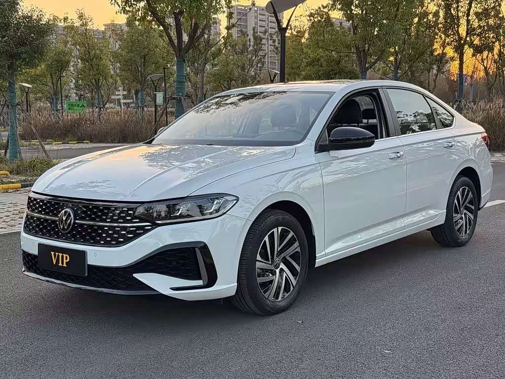 Volkswagen Lavida, 2025 г., белый, 20 000 км Volkswagen Lavida 2024 1.5L автомат Дэи версия