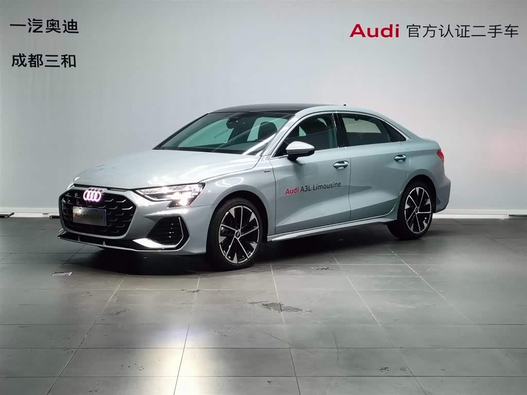 Audi A3, 2025 г., серебристый / серый, 2 100 км Audi A3, 2025 г., серебристый / серый, 2 100 км
