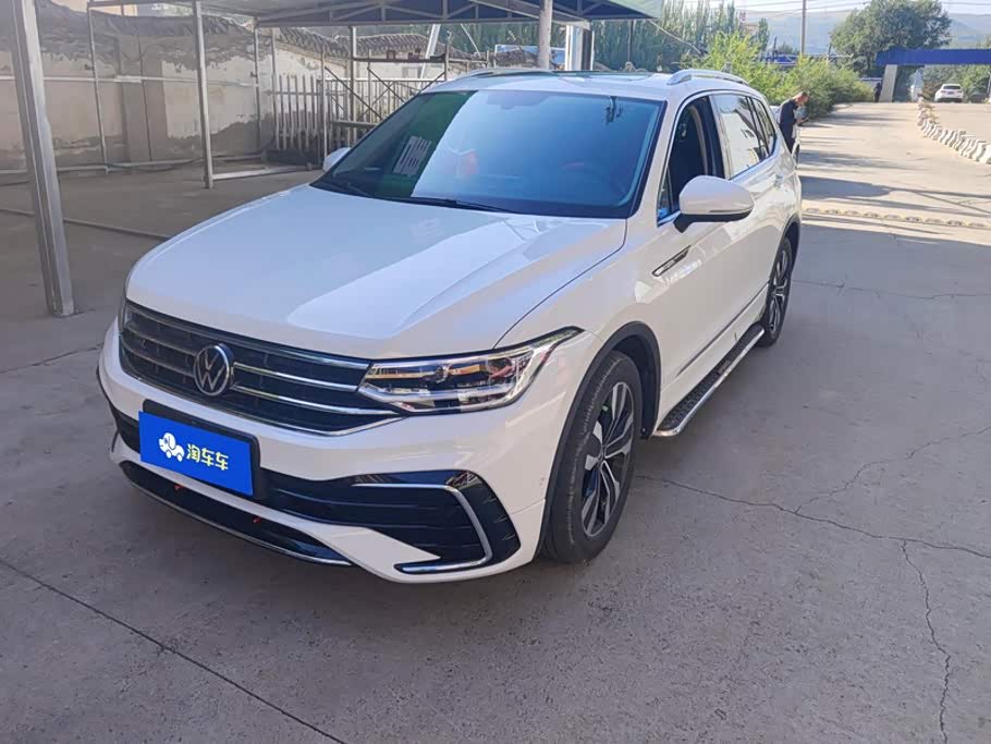 Volkswagen Tiguan L, 2023 г., белый, 62 200 км Volkswagen Tiguan L 2022 380TSI автомат полный привод R-Line комплектация «Юэсян» 7 мест