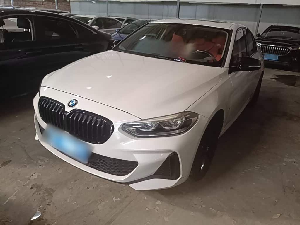 BMW 1 серия, 2021 г., белый, 72 000 км BMW 1 серия 2021 125i пакет M Sport, исполнение «Ночь»