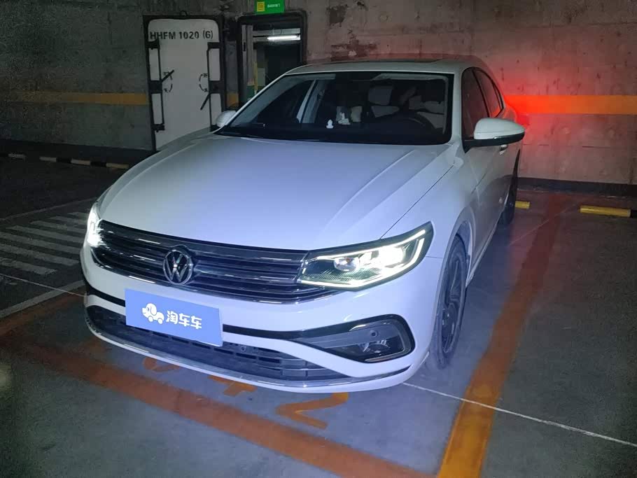 Volkswagen Bora, 2023 г., белый, 28 800 км Volkswagen Bora 2023 200TSI DSG Юэсин версия
