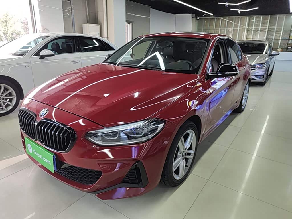 BMW 1 серия, 2021 г., красный / фиолетовый, 35 400 км BMW 1 серия 2021 обновлённая версия 120i пакет M Sport, исполнение «Ночь»