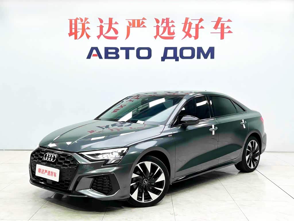 Audi A3, 2022 г., серебристый / серый, 16 300 км Audi A3, 2022 г., серебристый / серый, 16 300 км