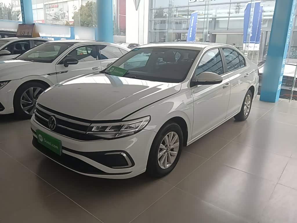 Volkswagen Bora, 2024 г., белый, 58 800 км Volkswagen Bora 2024 200TSI DSG Чансин версия